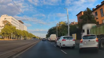 Videó a Hungária körúton történt balesetről: darabokra zúzták egy autó elejét