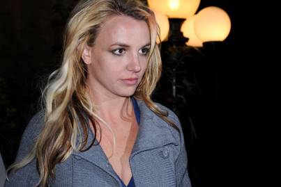 Britney Spears aggasztó videót töltött fel: késekkel a kezében perdült táncra
