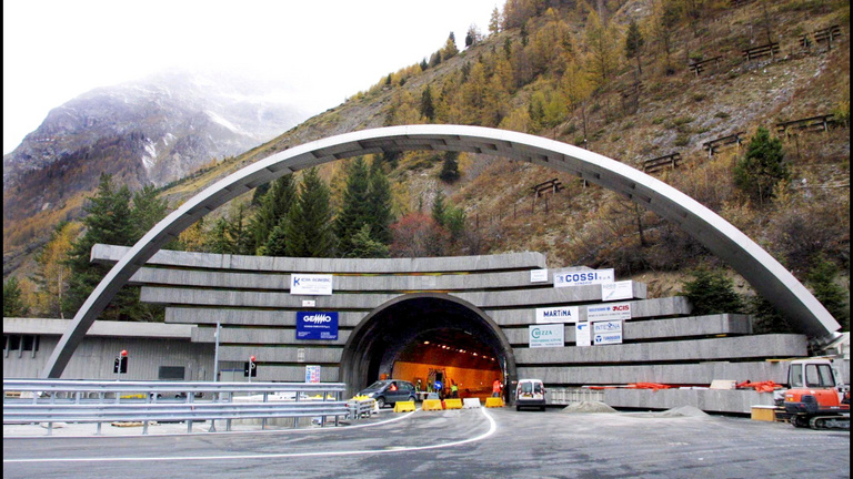 Kilenc hétre lezárják a Mont Blanc-alagutat