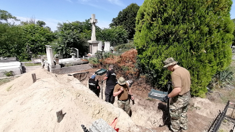 Tizenkilenc halott katonát exhumáltak Bács-Kiskun vármegyében
