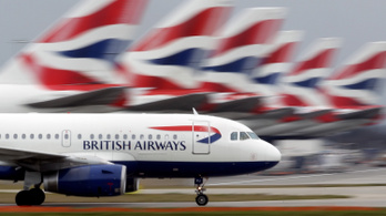 Kokaint szippantott fel egy félmeztelen nőről egy brit pilóta a felszállás előtt