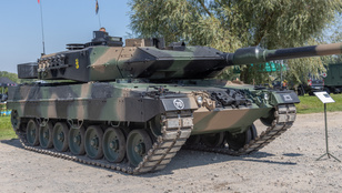 Hatalmas tank jelent meg Budapest belvárosában szerda este