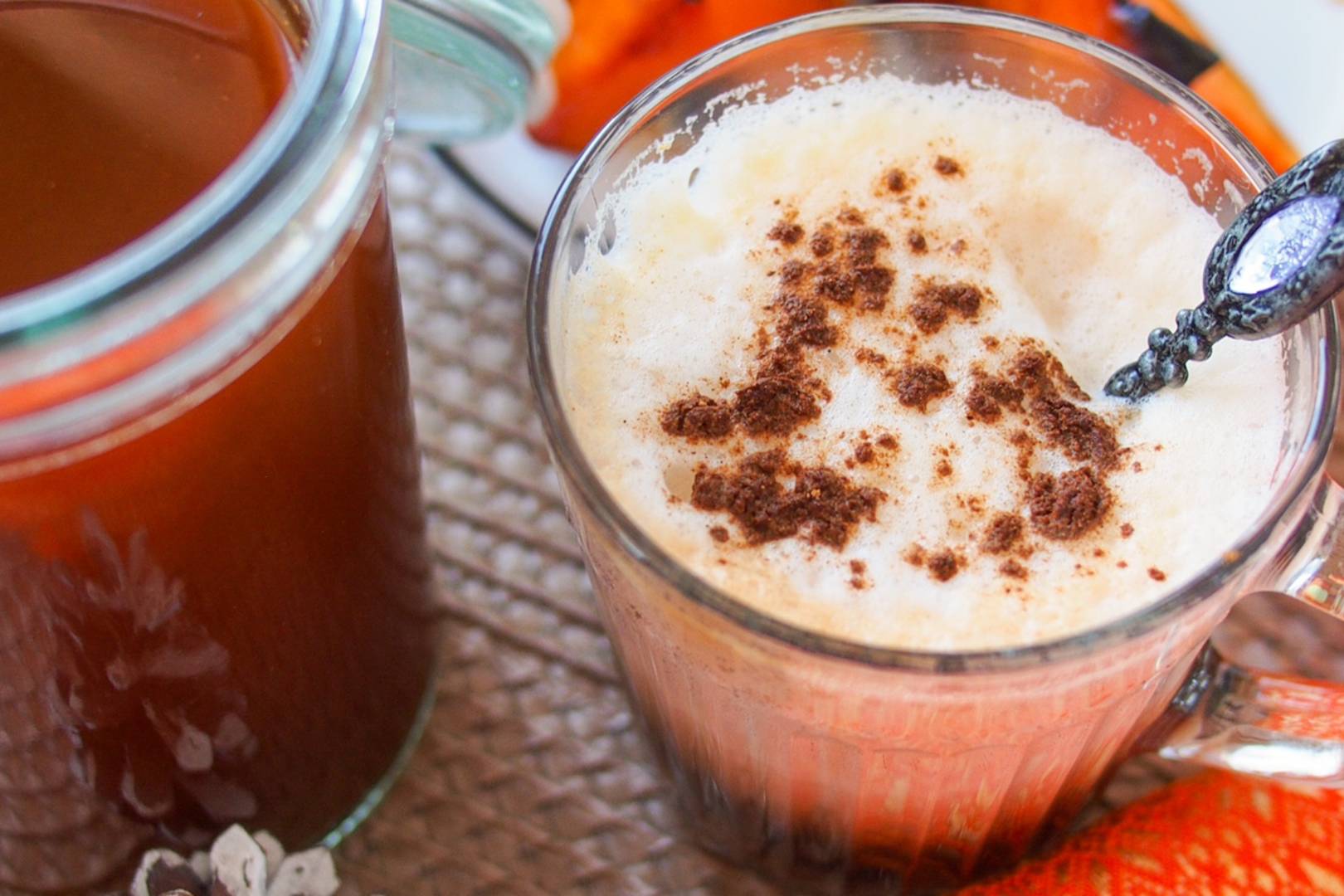Házi pumpkin spice szirup a legjobb lattéhoz: melegítő ital az őszi napokra