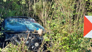 Felborult egy autós az M9-esen, a sofőr nem élte túl a balesetet