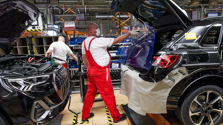 Fontos bejelentést tett az Audi Hungaria, miután leállt a gyár