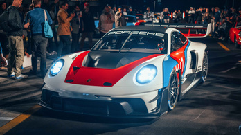 Szenzációs külsővel érkezik a kőkemény Porsche 911 GT3 R rennsport