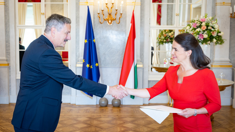 Beiktatták az új magyar nagykövetet Kijevben