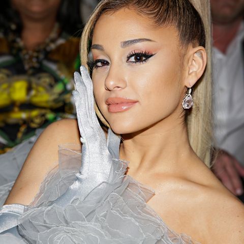 Pirosítót tesz a szemöldökére: Ariana Grande felfedte furcsa sminktitkait