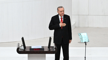 Erdogan az EU-t ostorozza, a török parlament még ma igent mondhat a svéd NATO-csatlakozásra