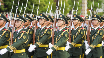Saját hadseregében sem bízik a kínai elnök