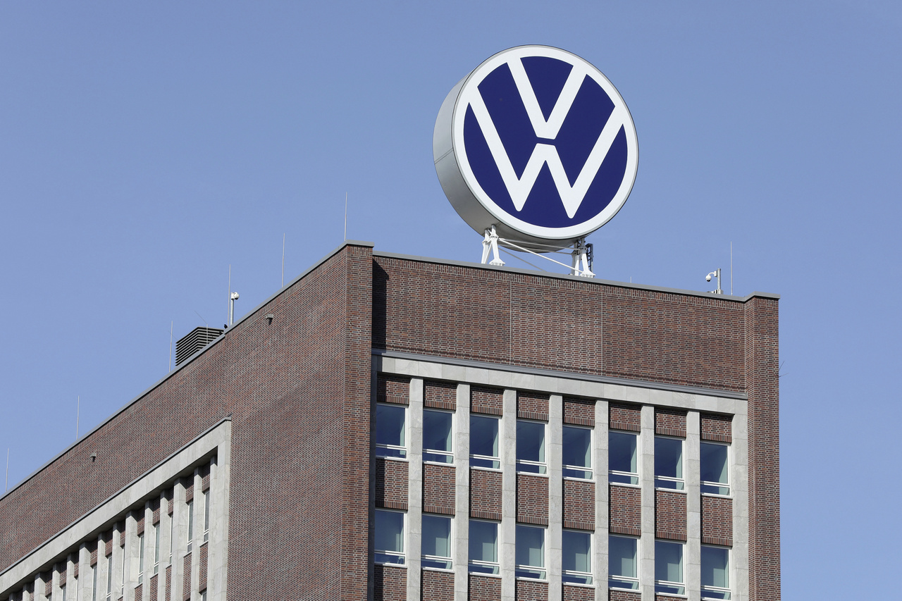 Thomas Schäfer Volkswagen CEO bemutatta a cég 2028-ig publikus gyártási tervét, melyből kiderül, hogy a MEB Evo és a PPE platformok mellé bejön az elektromos hajtás következő generációját meghatározó SSP is. Mindez Wolfsburggal párhuzamosan Zwickau modernizált gyárában is.