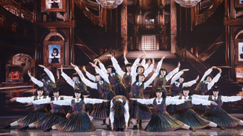A magyar árnyékszínház után egy japán tánccsapat lett az internet új kedvence