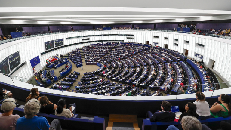 Brüsszel cáfol: nem oldják fel a Magyarországnak járó uniós forrásokat