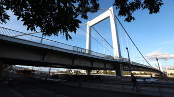 Lezárták az Erzsébet híd budai rakparti lehajtóját