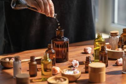 Ezek a legnépszerűbb illatok a parfümökben: nem véletlen használják őket a nagy házak
