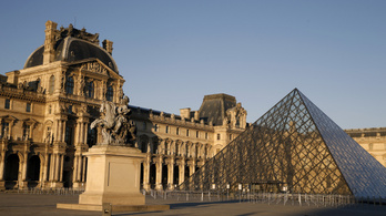 Bombariadó van a Louvre-ban, azonnal evakuálták az épületet