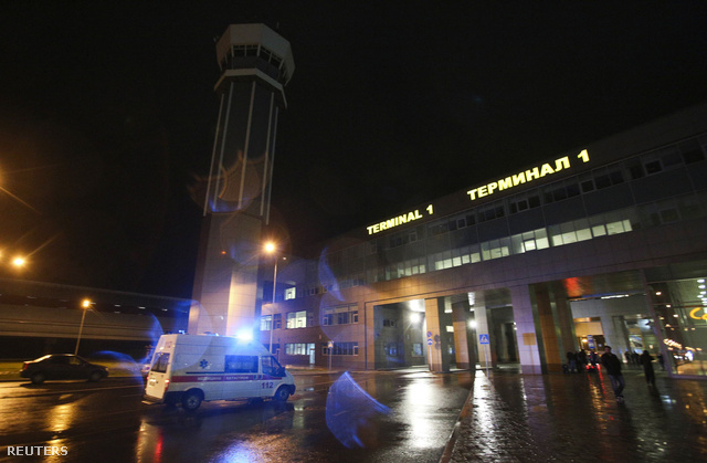 A Moszkvából érkező belföldi járatot közép-európai idő szerint vasárnap 17 óra 30 perckor érte baleset. Miután lezuhant a gép, robbanás is történt.