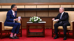 Hiába a tárgyalás Vlagyimir Putyinnal, egy pár pink zokni ellopta a show-t Pekingben