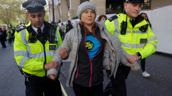 Őrizetbe vették Greta Thunberget Londonban