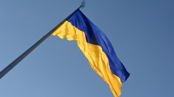 Ukrán zászló rongálása miatt vették őrizetbe a magyar szurkolókat