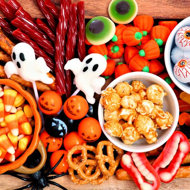 Kreatív ételek a halloweeni bulira: videóban mutatjuk, hogyan készülnek