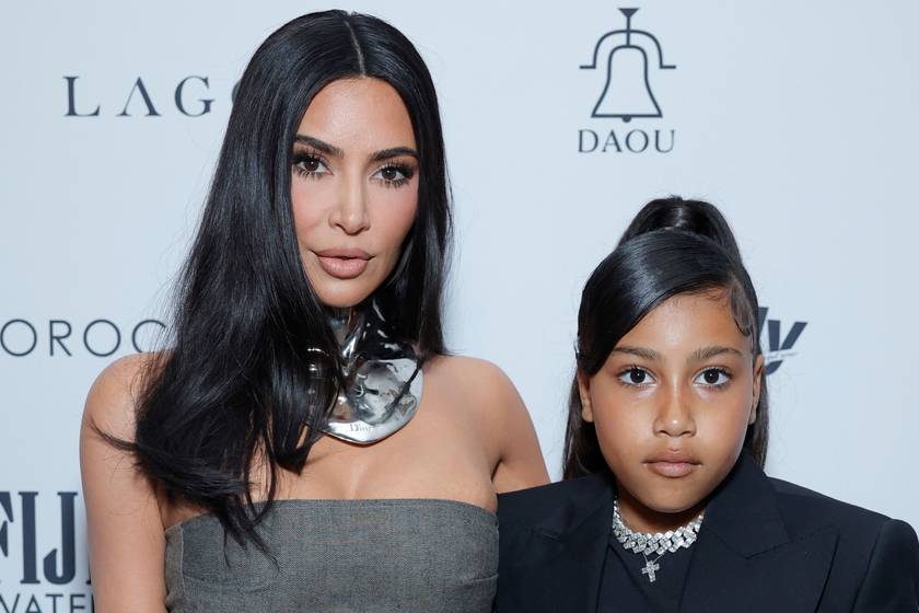 A világ leghíresebb sztárcsemetéje fittyet hány a kistestvéreire: Kim Kardashiannek nem egyszerű 4 gyerekkel az élet