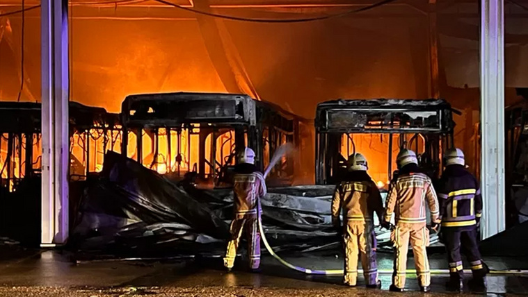 Egy elektromos busz miatt éghetett le egy belga buszgarázs