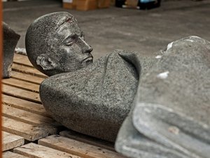 Diszkóbaleset áldozata lett a Radnóti-szobor