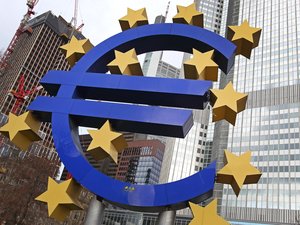 Eurótízmilliókat kaszáltak az euróválságon a pénzügyi tanácsadók