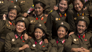 Az Elle szerint menő észak-koreai katonának öltözni