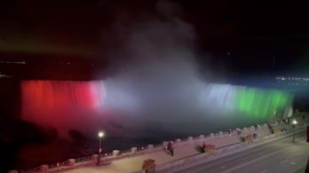 Magyar színekbe borult a Niagara-vízesés