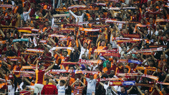 Tömegverekedés Isztambulban, összecsaptak a Galata és Bayern szimpatizánsai