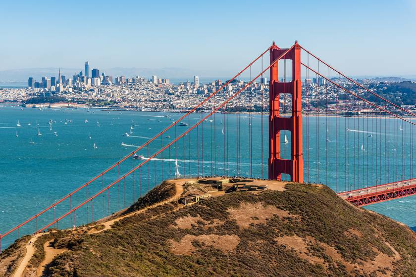 Bizarr külsejű, úszó objektumot kaptak lencsevégre a San Francisco-öbölben: sokan ufónak hitték