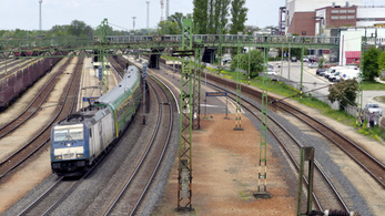 Három héten át nem közlekednek a vonatok Tatabánya és Budaörs között