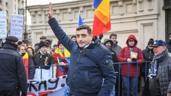 A fociultrából lett román szélsőjobboldali vezér, aki azt hangoztatja, hogy „ki a magyarokkal az országból”