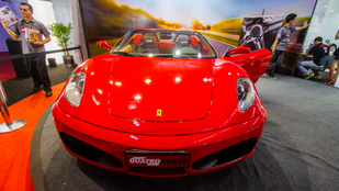 Több százmillió forintra perel egy replikákat forgalmazó autókereskedőt a Ferrari
