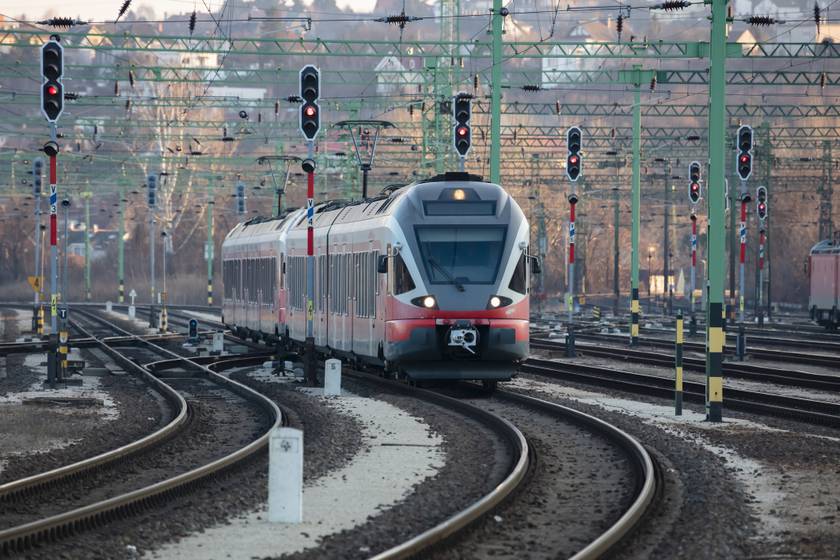 Fontos friss hír a MÁV-tól: tudnod kell, ha vonattal utazol november első hétvégéjén