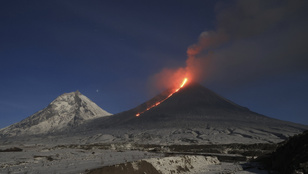 Kitört egy vulkán Oroszországban, kiadták a vörös jelzést