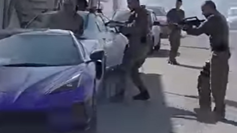 Katonákat akart megviccelni a youtuber, majdnem szétlőtték az autóját