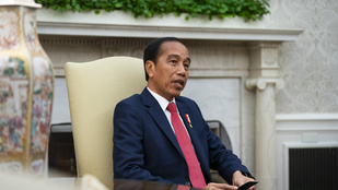 Három elnökjelölt indul Indonéziában a februári elnökválasztáson, rokonpártolást emlegetnek