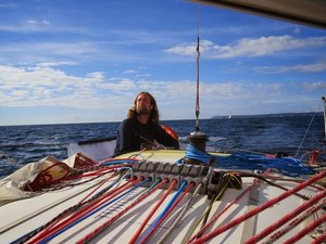Méder feladta az óceáni vitorlásversenyt