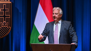 A kormány utasítására változás lép életbe a magyar munkahelyeken