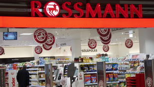 A Lidl után most a Rossmann is bevállalta: jön a karácsonyi boltzár