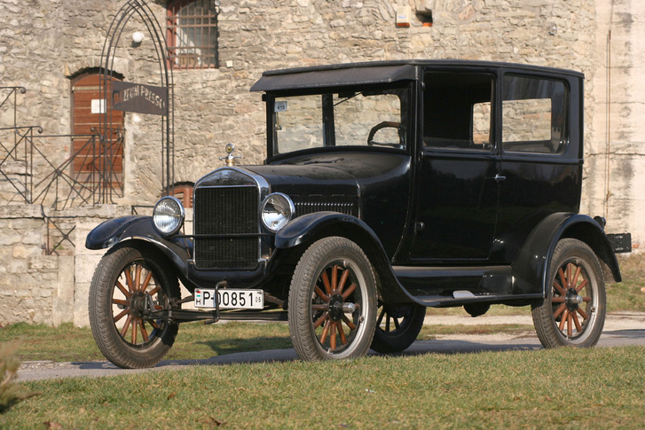 Mikor gyártották az első Ford T-modellt?
