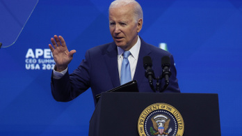 Megbotlott Joe Biden nyelve, kellemetlen helyzetbe került az elnök
