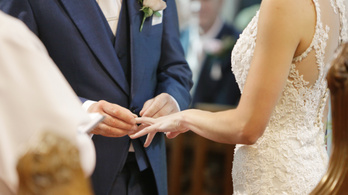 A babaváró robbantotta csúcsra, de kifulladt a lendület: óriásit esett a házasságkötések száma