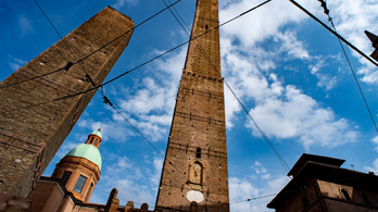 Bármikor összeomolhat Bologna két híres tornya