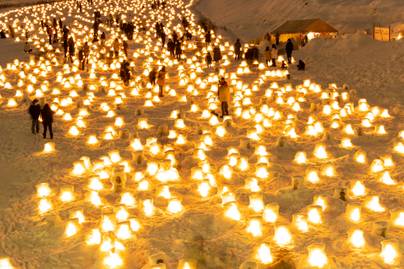 Több ezer hólámpás világítja be a tájat - Páratlan látványt nyújt a japán hófesztivál