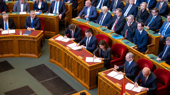 Soron kívüli ülésen tárgyalhatja a parlament a szuverenitásvédelmi törvényt