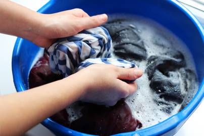 Ezt az 5 anyagot csak kézzel szabad mosni: így lesznek makulátlanul tiszták